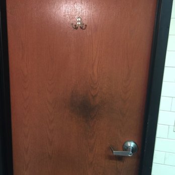 Pizza Hut - Look at how dirty the door is just from people touching it and not ever getting cleaned - Pizza Near Me - Davis, Oklahoma