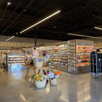 Erewhon - Grocery Near Me - Glendale, California