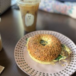 FROST - Popeye Breakfast Bagel, no bacon