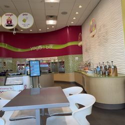 Menchie's Frozen Yogurt - Store