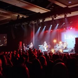 Seneca Allegany Casino Hotel - +LIVE+ concert , oh yeah!! #RockON #LighteningCrashes #IAlone #LakinisJuice #ShitTowne #Placenta ;-)