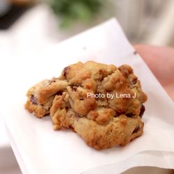 L'moon Creamery - Pasadena - Walnut Chocolate Chip Cookie ($4.95) - very decadent and sweet