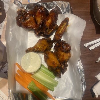 Twisted Ranch - Chicken wings half barbecue half chef special - Bars Near Me - St. Louis, Missouri Twisted Ranch - Chicken wings half barbecue half chef special - Bars Near Me - St. Louis, Missouri