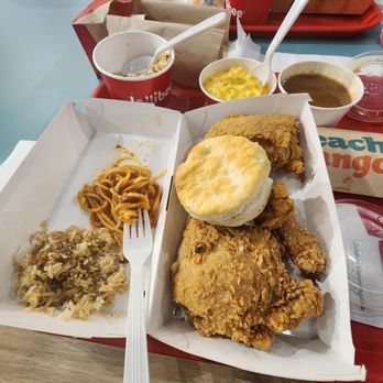 Jollibee - 3 piece chicken meal with 2 sides. - Fast Food Near Me - Bloomingdale, Illinois