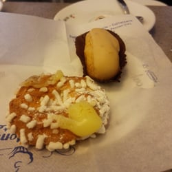 Dolci Momenti al Porto - Via col vento alla crema e bignè alla nocciola