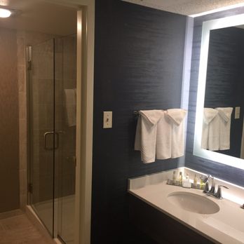 DoubleTree by Hilton Hotel Boston-Andover - Nice upgraded counter and mirror - Hotels Near Me - Andover, Massachusetts