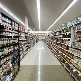 Vons - a grocery store aisle with shelves full of food - Grocery Near Me - Thousand Oaks, California