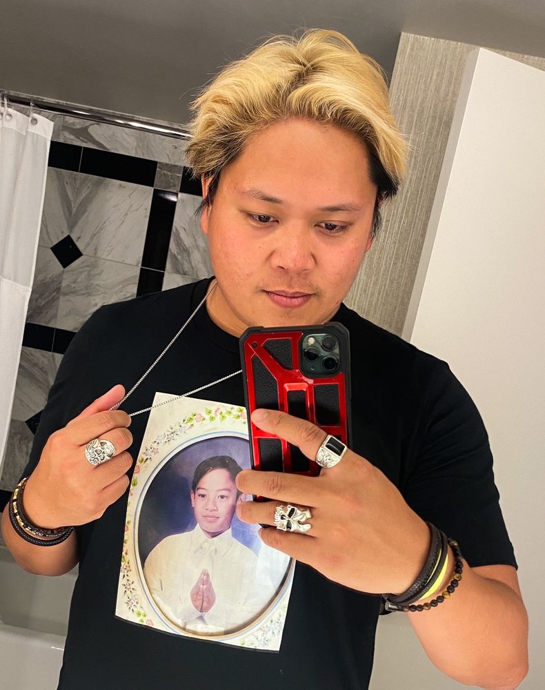 Clara's Men's salon Logo