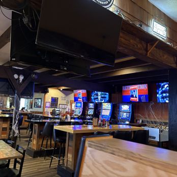 Long Tom Bar And Grill - Bar area with video poker and many TV's - Bars Near Me - Veneta, Oregon Long Tom Bar And Grill - Bar area with video poker and many TV's - Bars Near Me - Veneta, Oregon