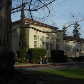 Washington Park - view of Burlingame High School - Parks Near Me - Burlingame, California