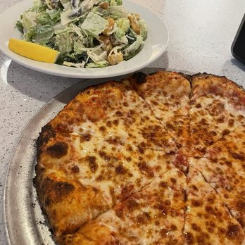 Maine Beer - Cheese pizza & Caesar salad - Breweries Near Me - Freeport, Maine Maine Beer - Cheese pizza & Caesar salad - Breweries Near Me - Freeport, Maine