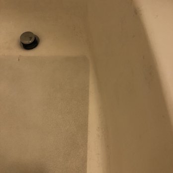Plantation Hale Suites - Dirty bathtub - Hotels Near Me - Kapaa, Hawaii Plantation Hale Suites - Dirty bathtub - Hotels Near Me - Kapaa, Hawaii