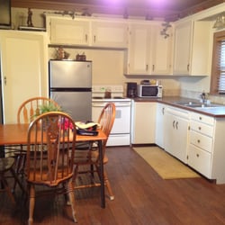 Crown Courtyard Inn - Lower Suite full kitchen