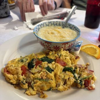 Cheeser's Palace Cafe - 3egg scrambler with cheesy grits - Breakfast & Brunch Near Me - Clermont, Florida