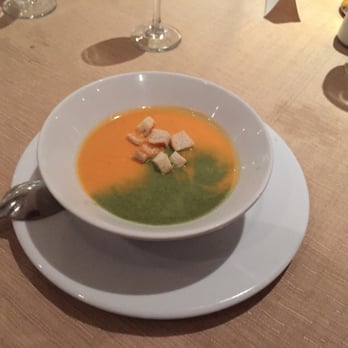 La Trattoria - Cream of spinach and tomato soup. - Italian Near Me - Cancún, ROO La Trattoria - Cream of spinach and tomato soup. - Italian Near Me - Cancún, ROO