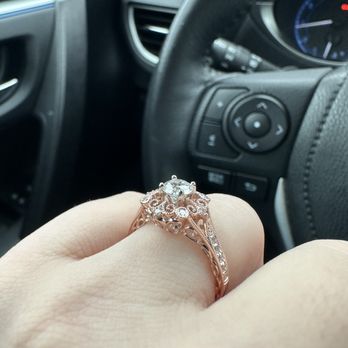 Shane Co. - Jewelry Near Me - Tigard, Oregon