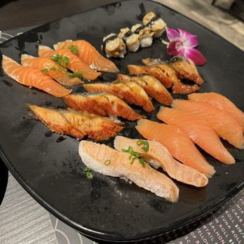 Its Sushi - Unagi, garlic salmon, smoked salmon, salmon belly, mayo scallop nigiri - Sushi Bars Near Me - Roseville, California Its Sushi - Unagi, garlic salmon, smoked salmon, salmon belly, mayo scallop nigiri - Sushi Bars Near Me - Roseville, California
