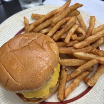 The Piccadilly at Manhattan - Cheeseburger - American Near Me - St. Louis, Missouri The Piccadilly at Manhattan - Cheeseburger - American Near Me - St. Louis, Missouri
