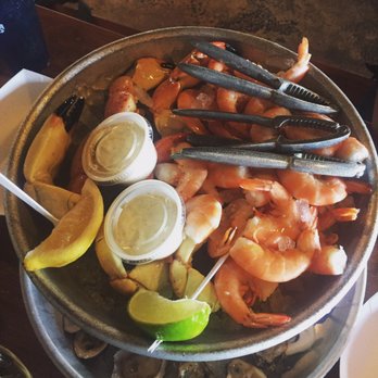 Half Shell Raw Bar - Shrimps and crabs - Seafood Near Me - Key West, Florida