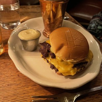 Armitage Alehouse - Cheeseburger - Pubs Near Me - Chicago, Illinois Armitage Alehouse - Cheeseburger - Pubs Near Me - Chicago, Illinois