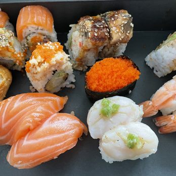 FOB Poke Bar - Sushi Bars Near Me - Tukwila, Washington