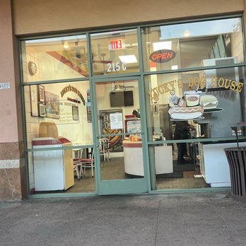 Lucky's Dog House - Storefront - Hot Dogs Near Me - Thousand Oaks, California Lucky's Dog House - Storefront - Hot Dogs Near Me - Thousand Oaks, California