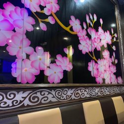Izumi Sushi & Hibachi Steakhouse - Floral wall.