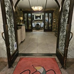 Arnold Palmer's Restaurant - An elegant entry way.
