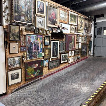 Antiques On Pierce - Antiques Near Me - Milwaukee, Wisconsin