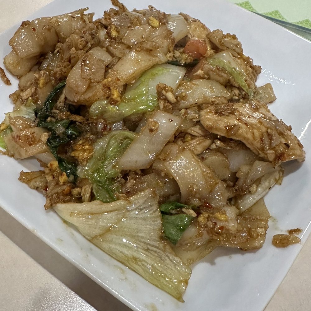 Lisu Thai Restaurant - Pad Kee Mao (Drunken Noodle) 2023 - greasy - Thai Near Me - Bixby, Oklahoma Lisu Thai Restaurant - Pad Kee Mao (Drunken Noodle) 2023 - greasy - Thai Near Me - Bixby, Oklahoma