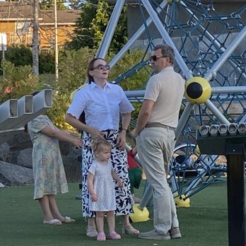 Luuwit View Park - Family enjoying the playground - Parks Near Me - Portland, Oregon