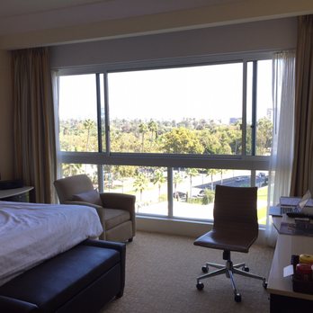 The Beverly Hilton - Spacious room - Hotels Near Me - Beverly Hills, California The Beverly Hilton - Spacious room - Hotels Near Me - Beverly Hills, California