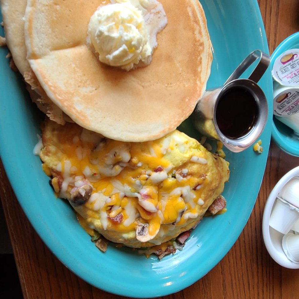 Cowboy omelet and pancakes !