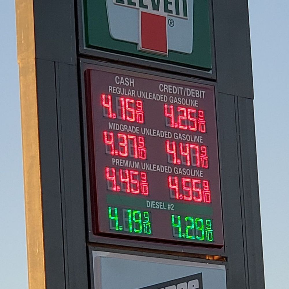 7-Eleven - Sign at the corner of Chiles and Mace - Convenience Stores Near Me - Davis, California 7-Eleven - Sign at the corner of Chiles and Mace - Convenience Stores Near Me - Davis, California