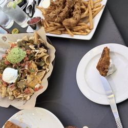 P.V. House - Bloody Mary, nachos, wings and chicken tenders !