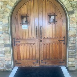 Rock of Ages Winery & Vineyard - The entrance doors