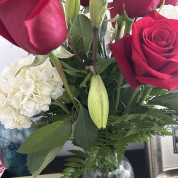 Avas Flowers - Broken flowers delivered to my wife - Florists Near Me Avas Flowers - Broken flowers delivered to my wife - Florists Near Me