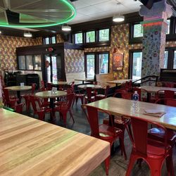 Ian’s Pizza Madison | State Street - Inside