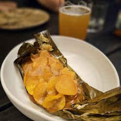 Xokol - Tamal colado, de quesillo y mole de camote
