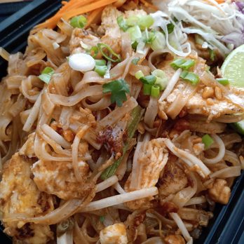 Thai Siri Restaurant - Pad thai chicken - Thai Near Me - Streamwood, Illinois Thai Siri Restaurant - Pad thai chicken - Thai Near Me - Streamwood, Illinois