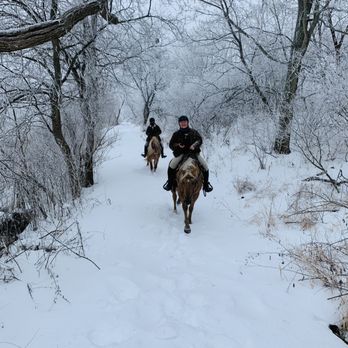 Shenandoah Riding Center - Trail riding in snow - Horseback Riding Near Me - Galena, Illinois Shenandoah Riding Center - Trail riding in snow - Horseback Riding Near Me - Galena, Illinois
