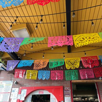 Serg's Mexican Kitchen - Decor - Food Trucks Near Me - Honolulu, Hawaii