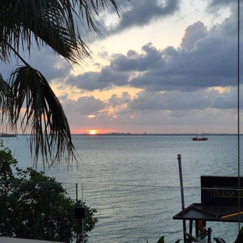 La Buena Barra - Sunset View from Table - Bars Near Me - Cancún, ROO La Buena Barra - Sunset View from Table - Bars Near Me - Cancún, ROO