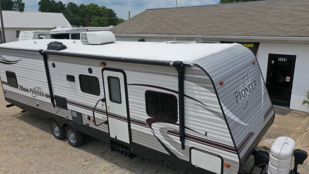 Slide of ET'S Camping & RV