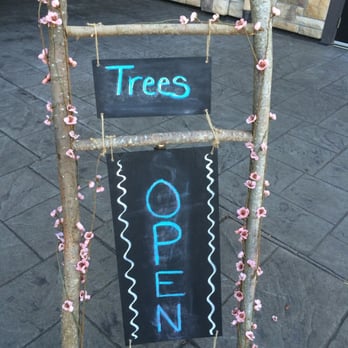 Tree's Restaurant and Catering - Minimal signage - Cajun/Creole Near Me - Sherwood, Oregon