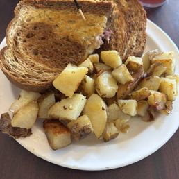 Reuben and fried potatoes. The rye bread had a great texture. Reuben and fried potatoes. The rye bread had a great texture.