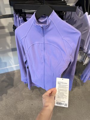 lululemon by null