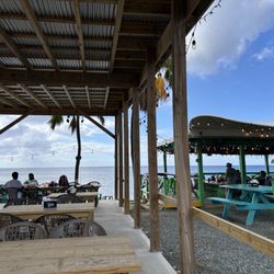 Off the Wall - Off The Wall beach bar