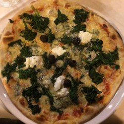 Stefan's Pasteria - Pizza nach Art des Hauses. Lecker!