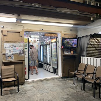 Henry's Place - Henry's Place...literally a hole in the wall - Ice Cream & Frozen Yogurt Near Me - Honolulu, Hawaii